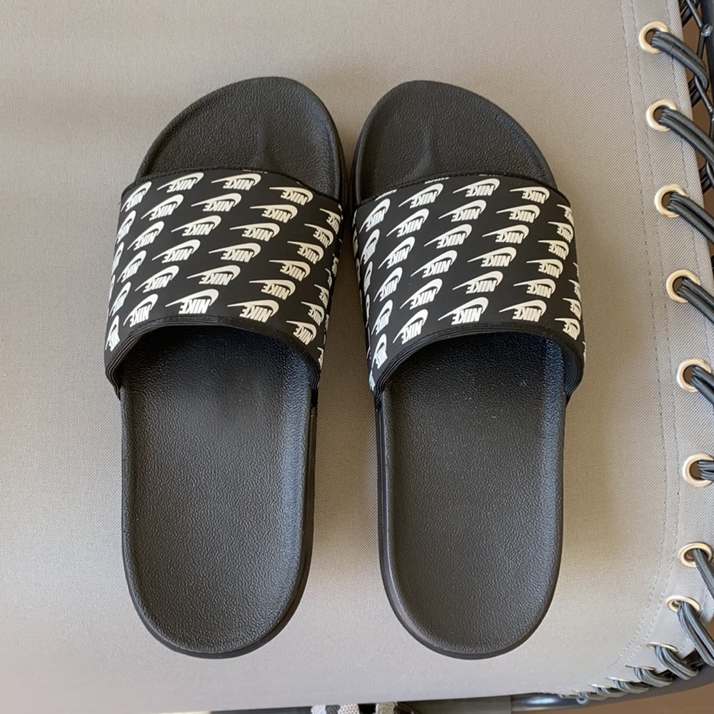 RARE NIKE OFFCOURT SLIDES